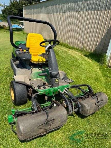 John Deere 2500 Greens Mower Diesel showing 2246 hours
