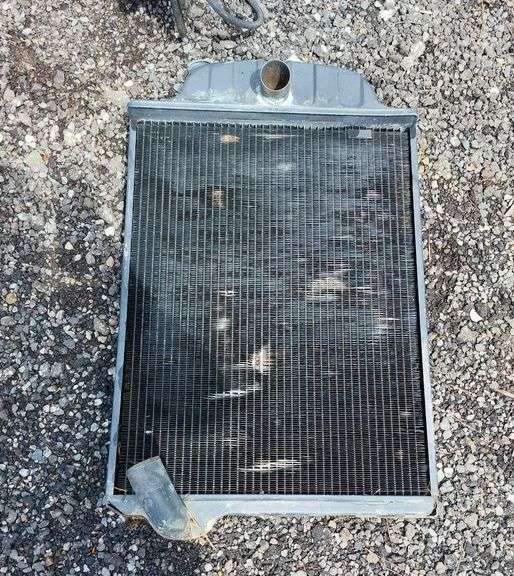 Radiator for a John Deere 4230