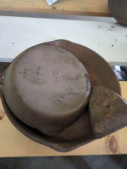 Cast iron skillet