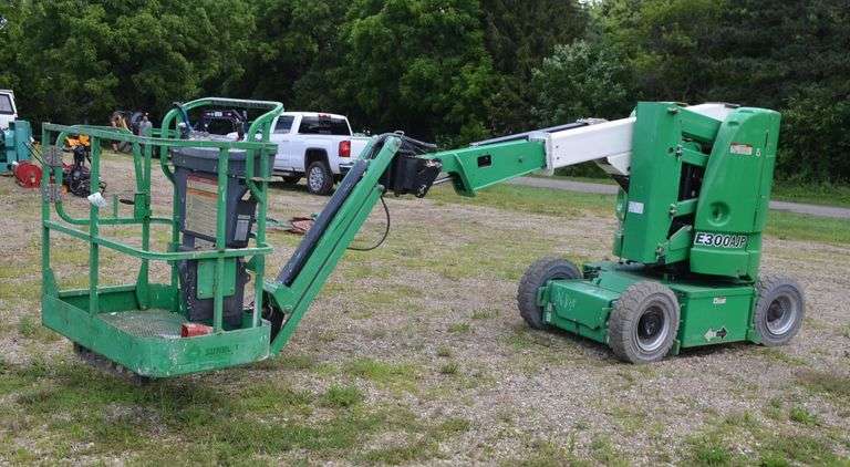 2012 JLG E300AJP Articulating Boom Lift