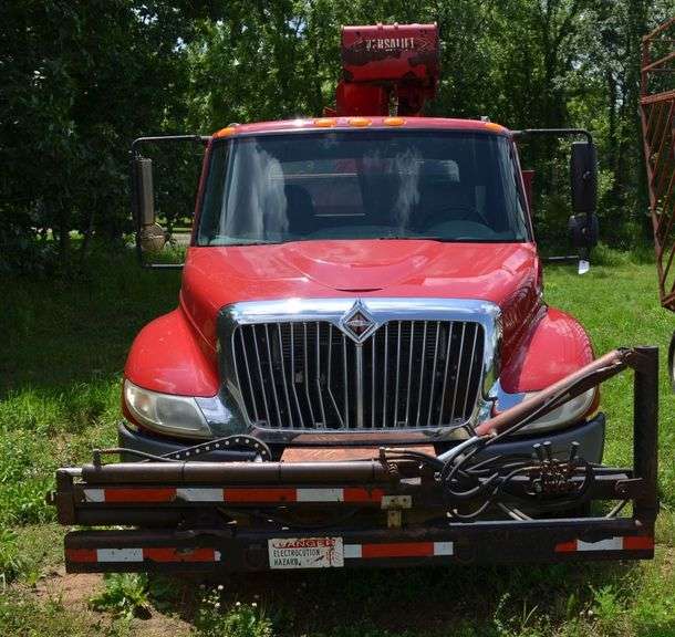 2002 International 4300 Sky Hoist Truck
