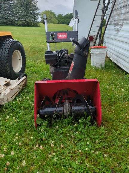 Toro snow blower; running status unknown