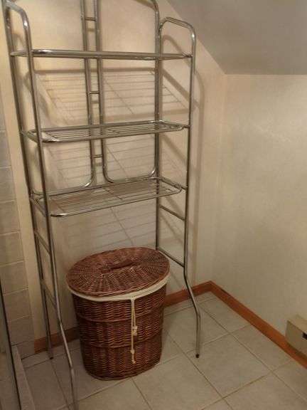 Bathroom towel rack