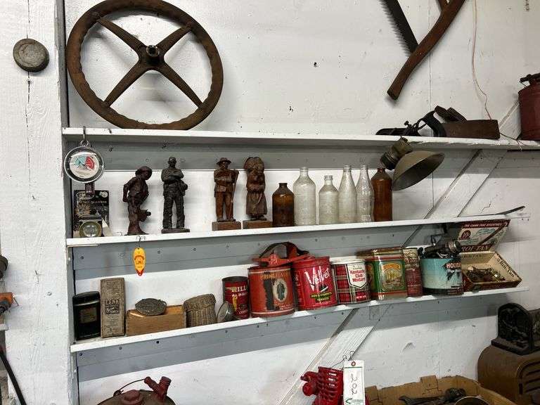 Miscellaneous decorations and items