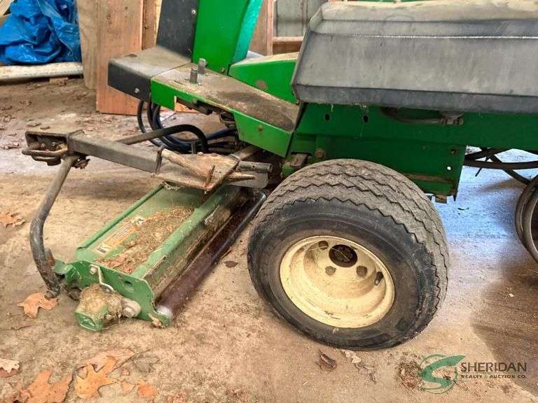 John Deere 2243 Mower gas showing 1561 hours