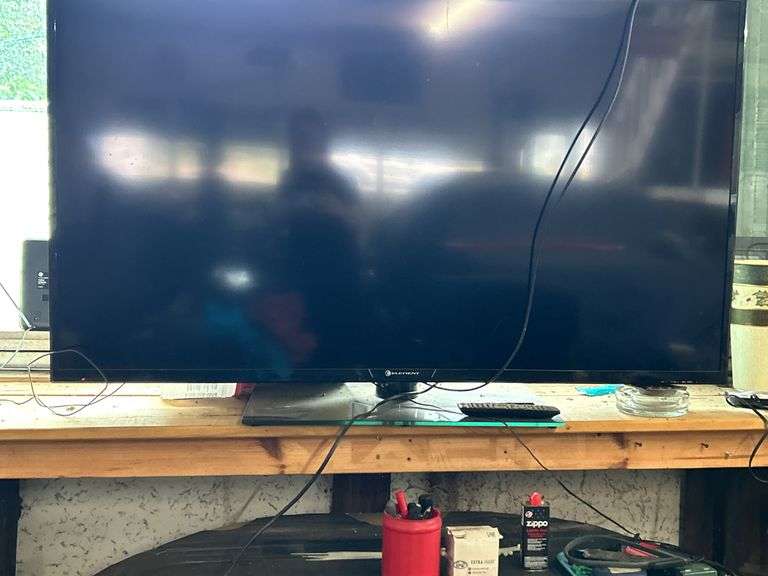 Element flatscreen TV