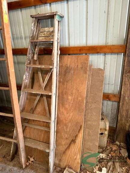 2 wooden ladders and assorted wood