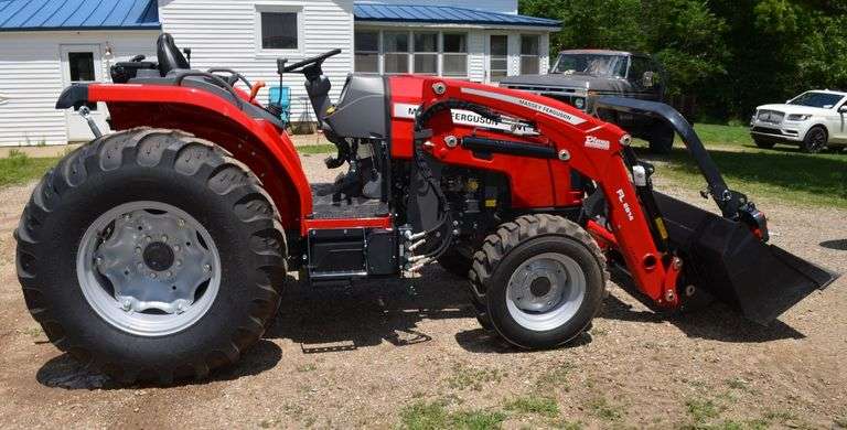 2023 Massey Ferguson 2850M Loader Tractor w/ Bucket