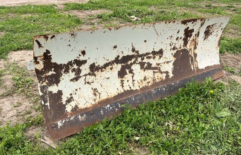 Snow blade with mounting bracket for tractor, row:4