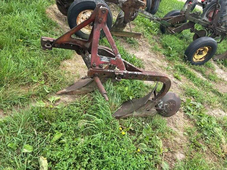 Dearborn 2 bottom plow 3pt. hitch, row:3