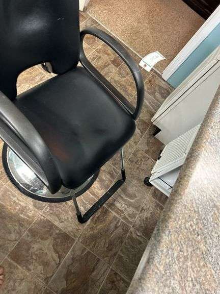 Salon chair