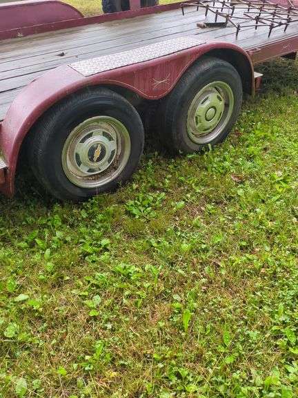 Dual axle flat bed trailer