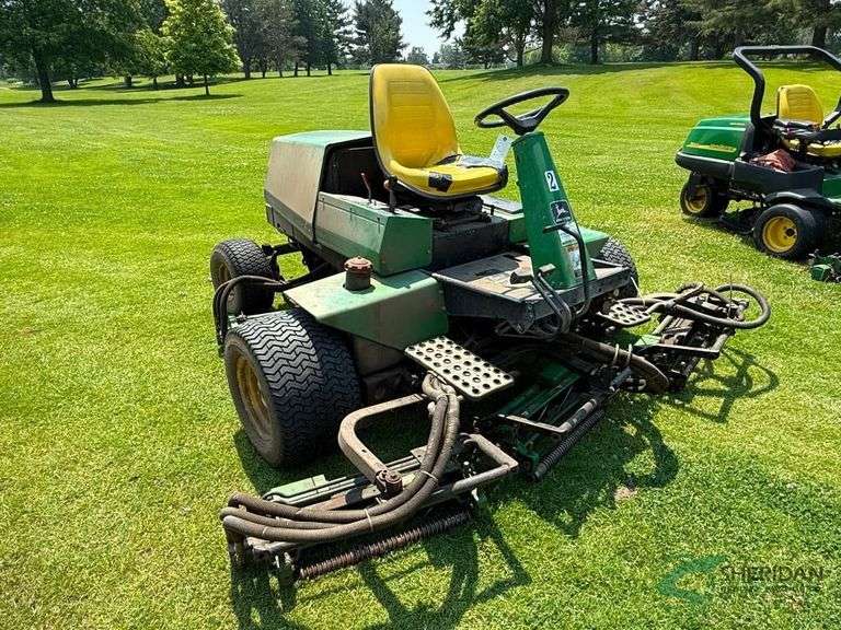 John Deere 3235 Fairway Mower showing 3090 hours diesel