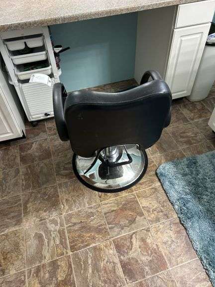 Salon chair