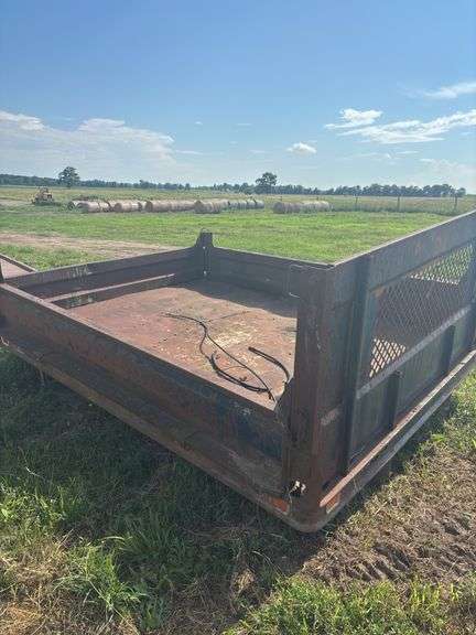 dump box 89 x 114" with full hydraulic lift assembly, row:9 image