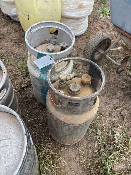 (2) Hi-Lo propane tanks, row:9 image
