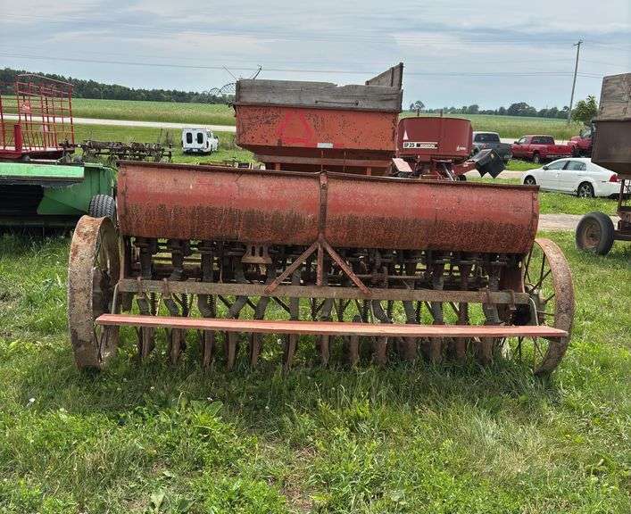 Black Hawk Grain Drill,  13 hole, Row:3