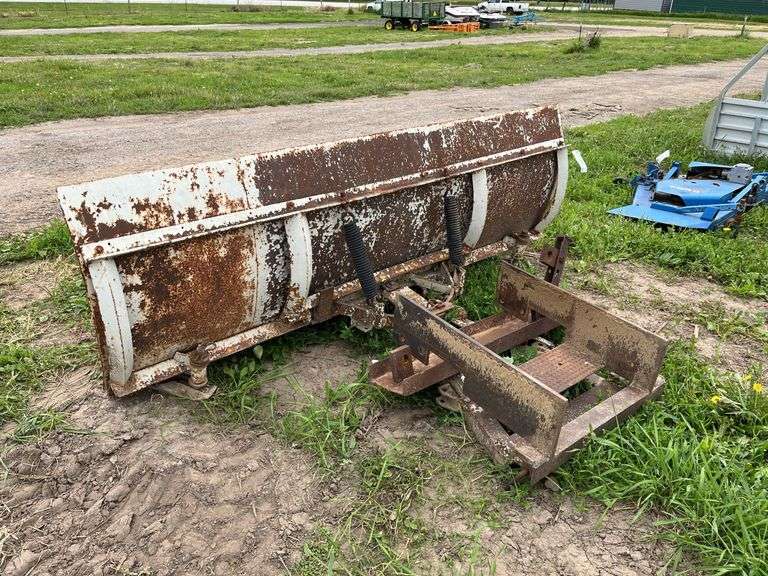 Snow blade with mounting bracket for tractor, row:4
