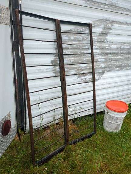 Folding metal rack