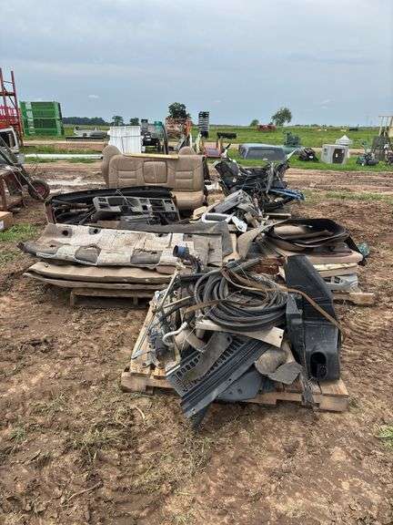 1999 and 2001 F250/F350 Extended Cab Misc. Truck Parts, row:6 image