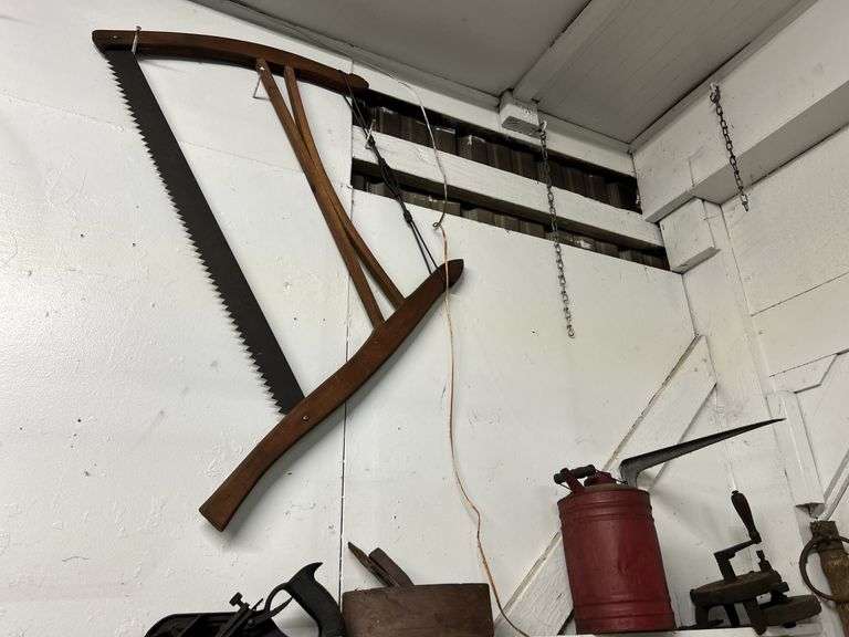 Miscellaneous decorations and items