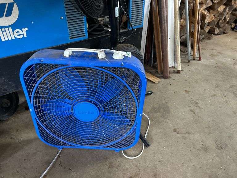Box fan and standing fan