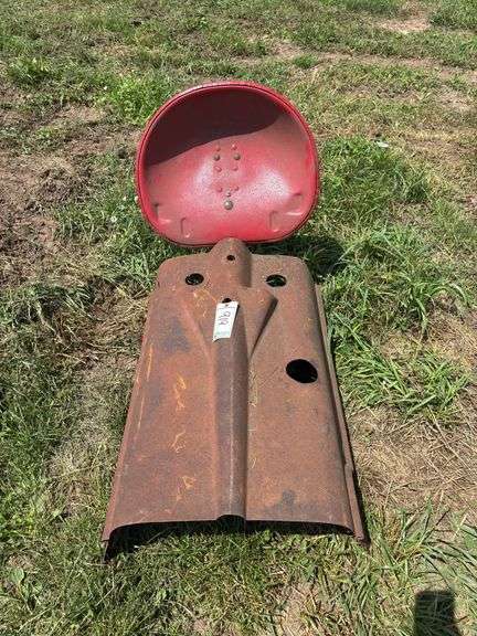 Farmall H Hood & seats, row:9 image