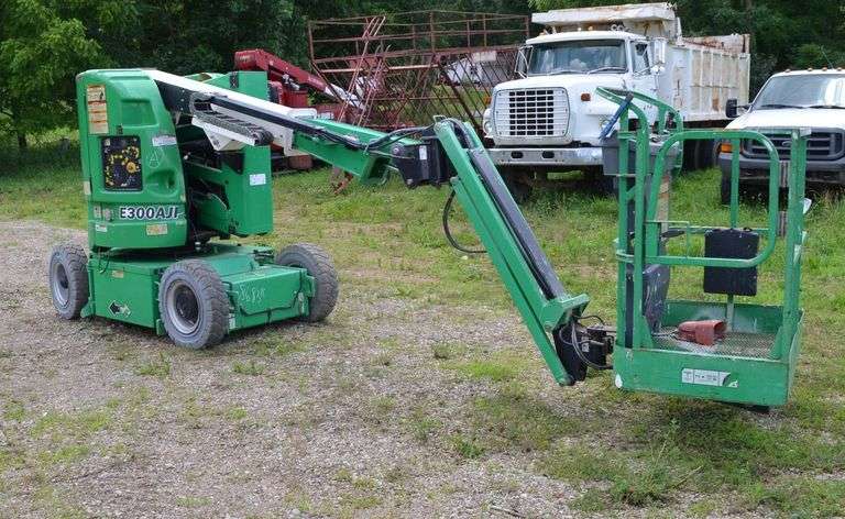 2012 JLG E300AJP Articulating Boom Lift