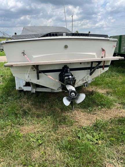1976 Thunderbird Boat 23', row:2