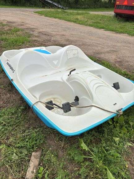Sun Dolphin 5 paddle boat with sun cover, row:4