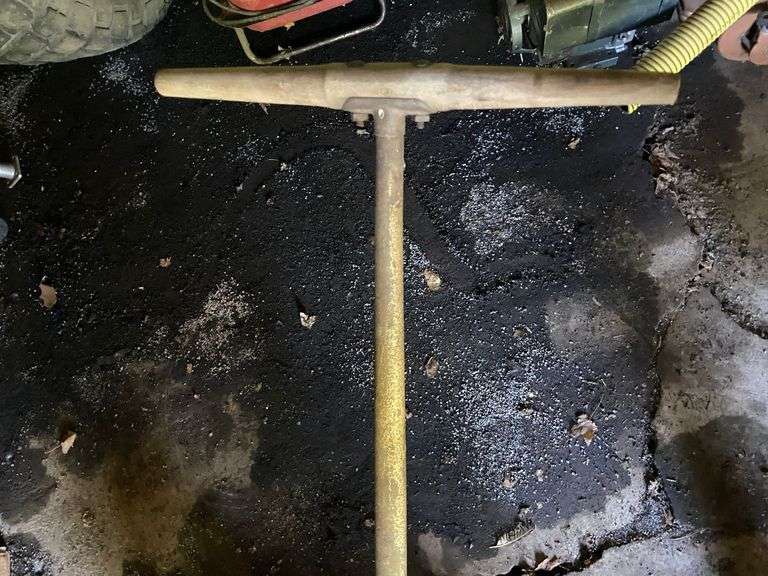 Reel mower, hydraulic cylinder, and more