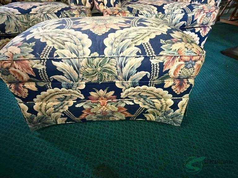 2 Chairs 1 foot rest