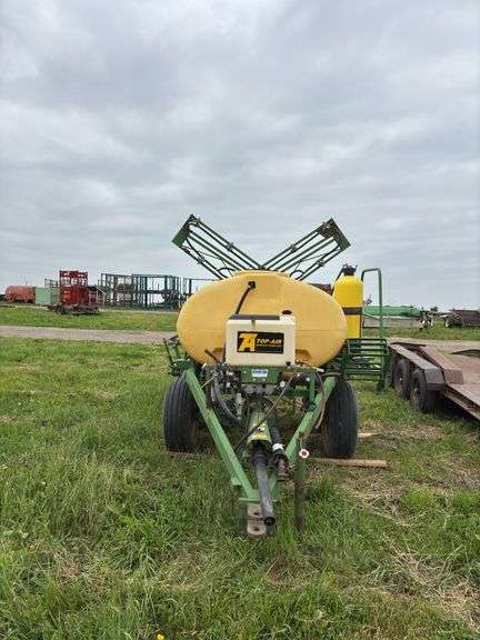 Top Air Sprayer 500 gallon, 40' boom, M row:2