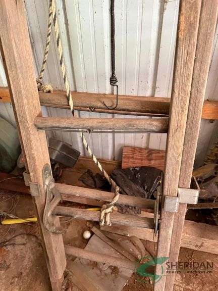 Wooden extension ladder