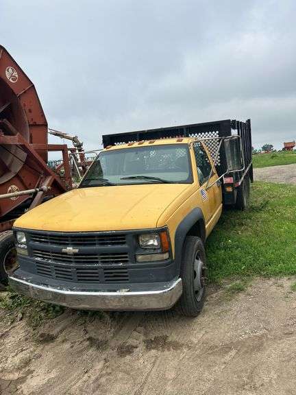 2001 Chevy GMT-400 Stake Truck, K, row:2