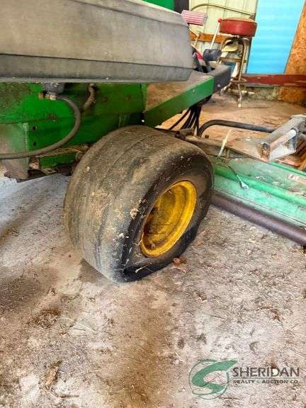 John Deere 2243 Mower gas showing 1561 hours