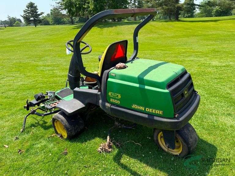 John Deere 2500 diesel parts machine
