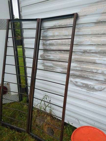 Folding metal rack