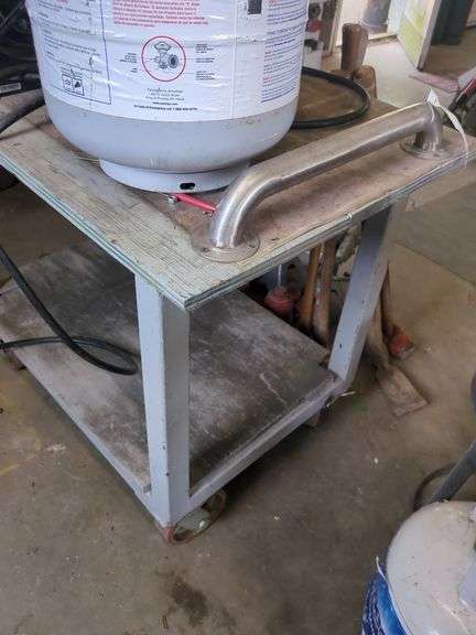 Rolling cart with casters