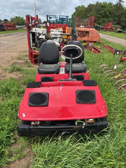 Red golf cart, row:4