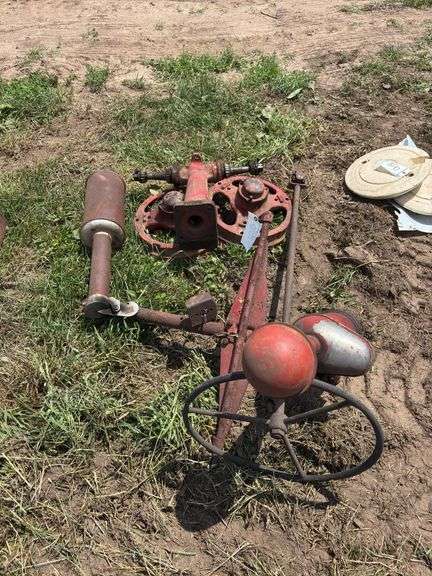 Farmall H narrow front, steering & light post, muffler & air cleaner, row:9 image