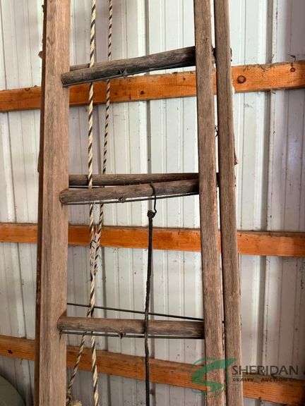Wooden extension ladder