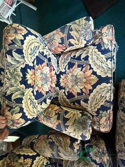 2 Chairs 1 foot rest