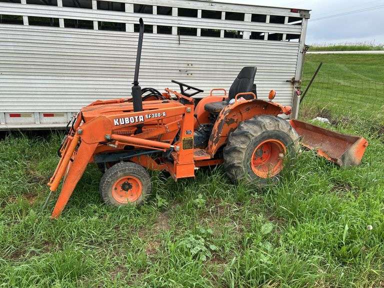 Kubota BF300A tractor, K, row:1