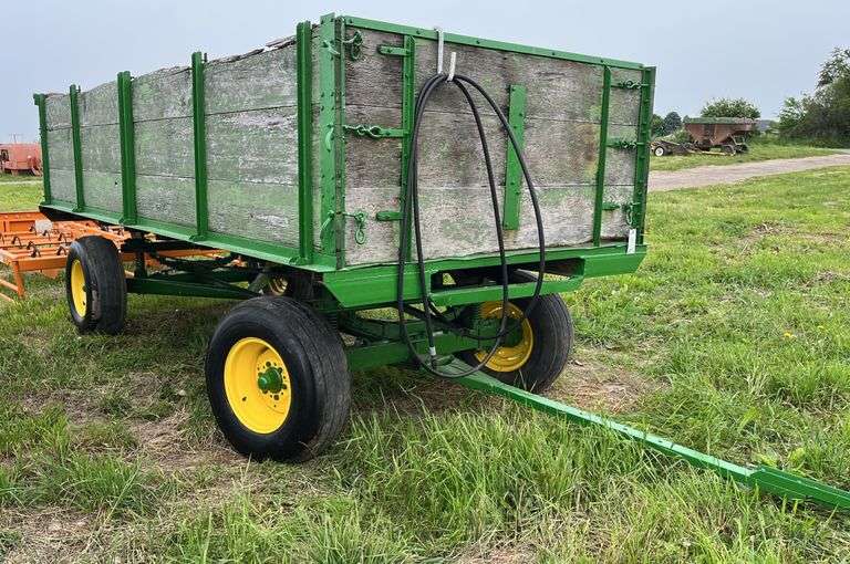 Hydraulic dump wagon with John Deere running gear & Midwest Hydraulic dump, row:3