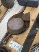 Cast iron skillet
