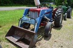 International Tractor w/ Allied Loader
