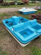Sun Dolphin paddle boat, row:4