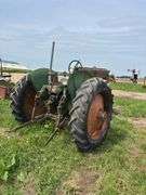 JD 40 Tractor, serial # 63521, motor is stuck; Row 3