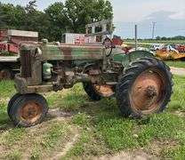 JD 40 Tractor, serial # 63521, motor is stuck; Row 3